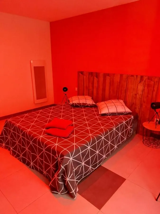 Couette-café Le Mas des Roches Jacuzzi privatif Labeaume