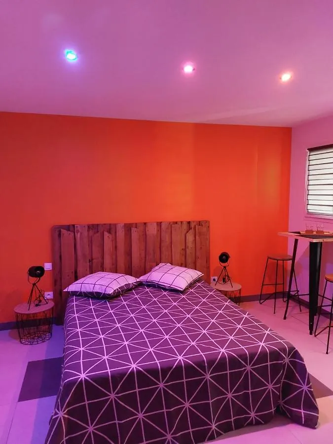 Couette-café Le Mas des Roches Jacuzzi privatif Labeaume France